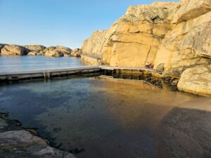 Beach and a bridge next to a cliff
